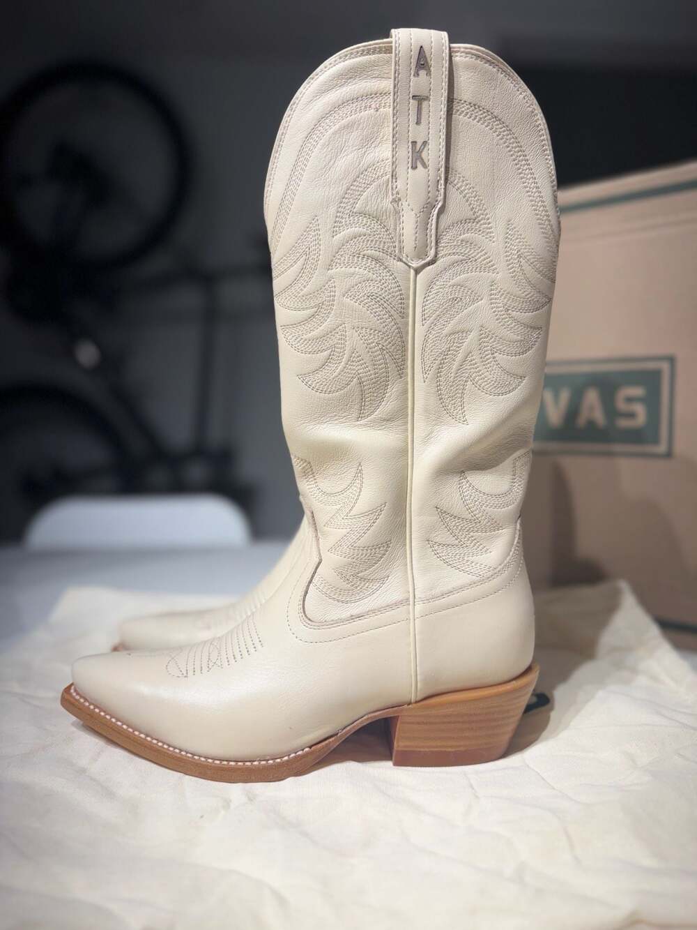Tecovas The Annie Snip Toe Cowgirl Boots in Bone Sz 6,5 reg - Picture 3 of 10